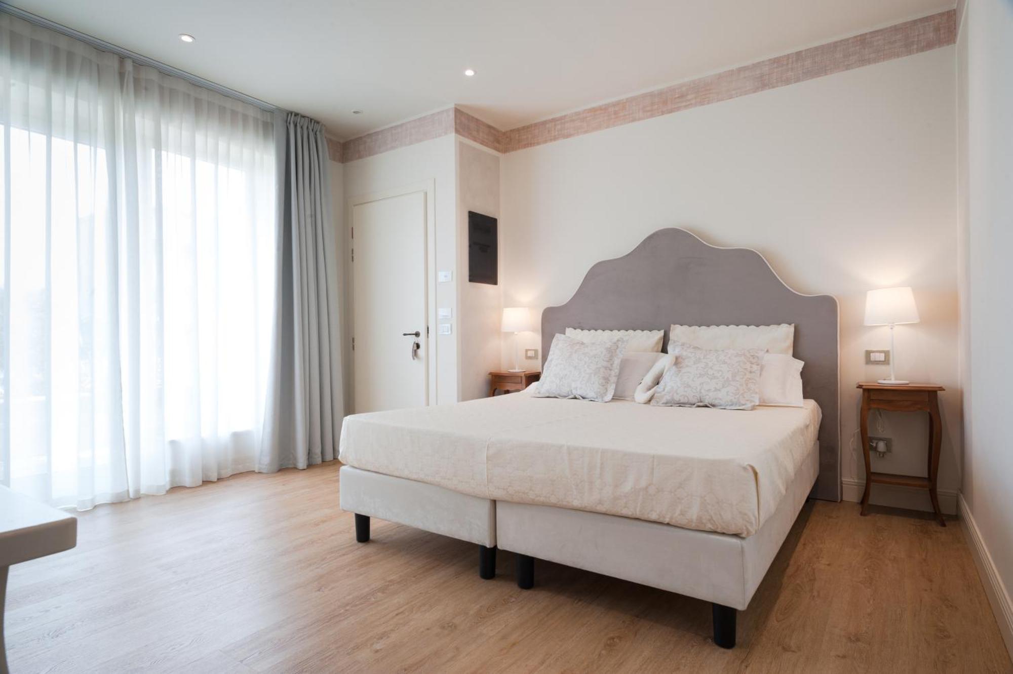 Incanto Di Luna Hotel Сирмионе Екстериор снимка
