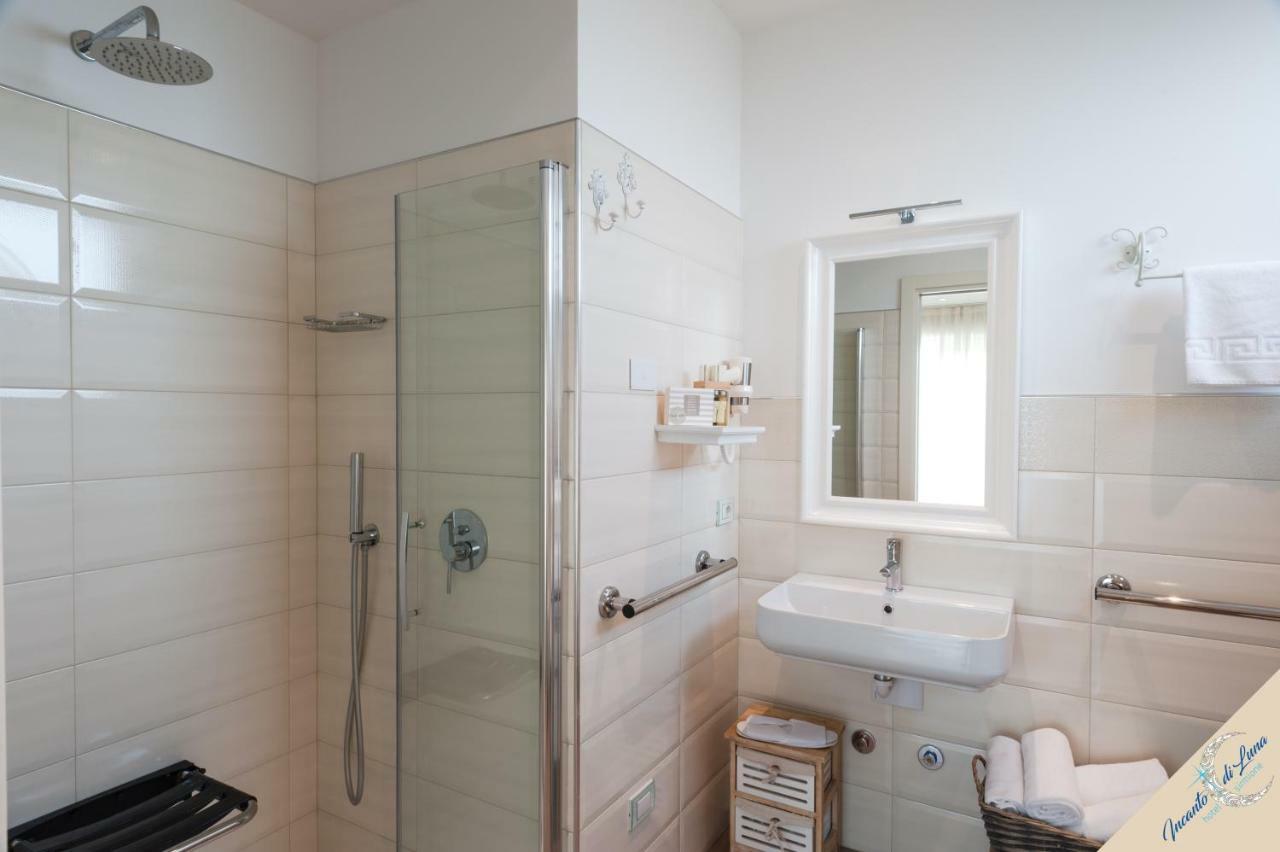 Incanto Di Luna Hotel Сирмионе Екстериор снимка